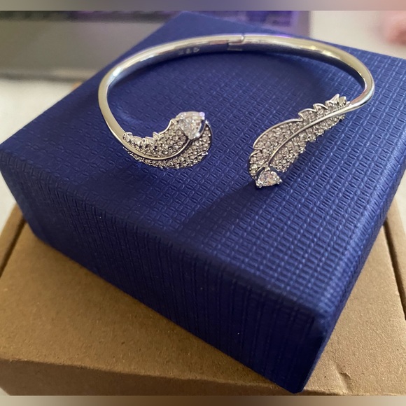 Bangle-Feather, White, Rhodium plated - Picture 2 of 6